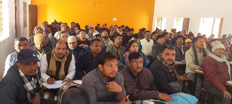 राज हाई स्कूल में आयोजित हुआ मासिक गुरूगोष्ठी, बीईओ ने की अध्यक्षता