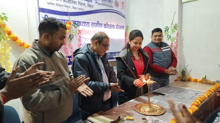 रोजगार से बदली ग्रामीण परिवारों की तस्वीर: चौसा में जीविका–डीडीयूजीकेवाई अभिभावक संवाद कार्यक्रम