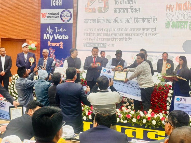 पटना में बक्सर के अनुमंडल पदाधिकारी को मिला सर्वश्रेष्ठ निर्वाचन कार्यप्रणाली सम्मान