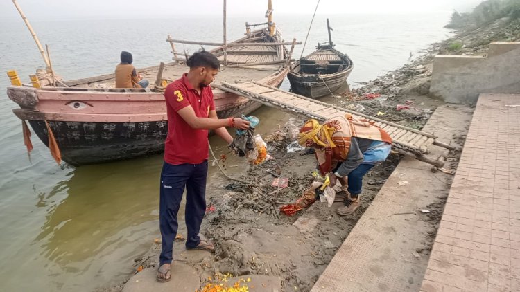 चौसा में 317वें रविवार भी जारी रहा गंगा स्वच्छता अभियान, युवाओं ने श्रमदान से दिया पर्यावरण संरक्षण का संदेश