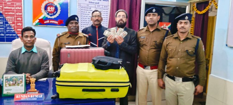 चलती ट्रेन, छूटे दो लाख और आरपीएफ की रफ्तार: भरोसे की पटरी पर लौटा यात्री का सबकुछ