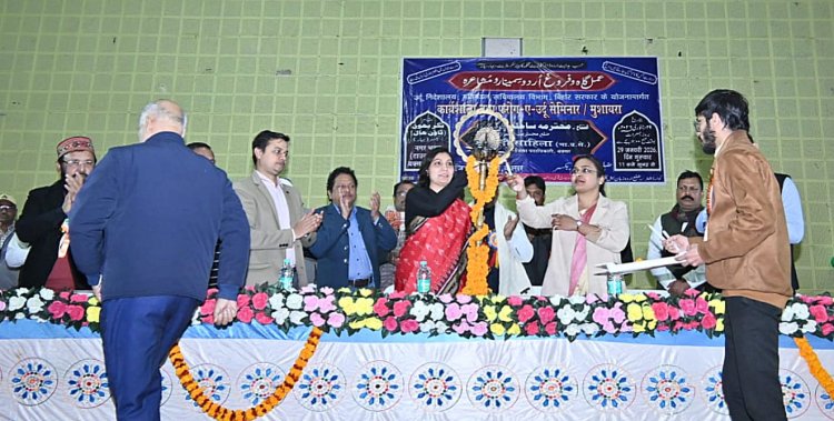 महिला मंडल कारा बक्सर में लगा बंदी दरबार, डीएम साहिला ने सुनीं महिला बंदियों की शिकायतें