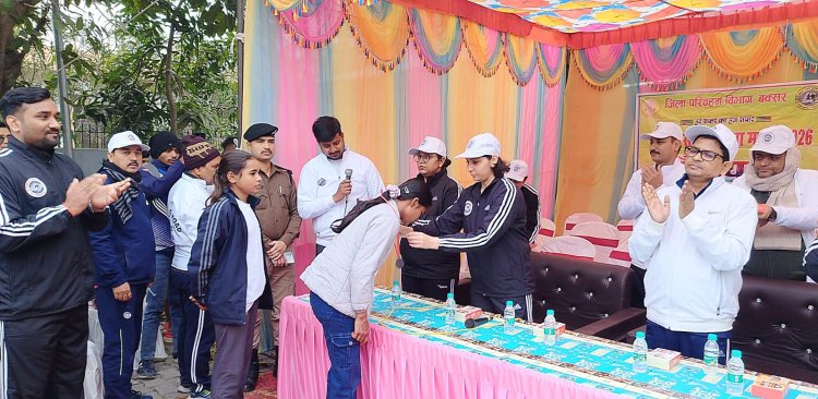 सड़क पर दौड़ी सुरक्षा की सीख, बक्सर में मिनी मैराथन बना जागरूकता का मंच