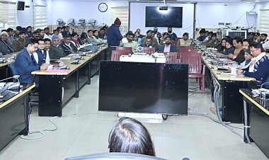 इंटरमीडिएट परीक्षा की सख्ती परखी: डीएम ने केंद्रों का औचक निरीक्षण, कदाचार पर जीरो टॉलरेंस