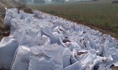 मानकों से खिलवाड़: बक्सर-कोईलवर तटबंध की मरम्मत में रेत की जगह डाली जा रही है मिट्टी भरी बोरियां