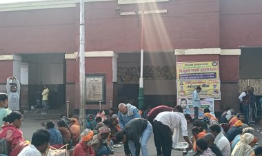 स्व. शशि यादव की पुण्यतिथि पर जरूरतमंदों को परोसा गया सम्मान का प्रसाद