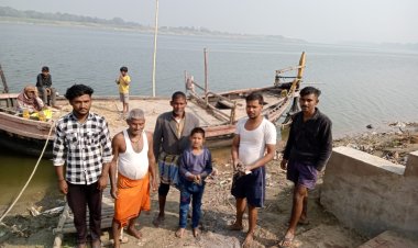 गंगा किनारे जागरूकता की अलख: 322वें रविवार को युवाओं ने दिया स्वच्छता का संदेश