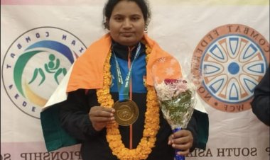 लुंबिनी में तिरंगा लहराने वाली बेटी पंचरत्ना के स्वागत में उमड़ा बक्सर