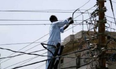 बिजली चोरी पर सख्ती: ठठेरी बाजार में छापेमारी, आरोपी पर जुर्माना व प्राथमिकी