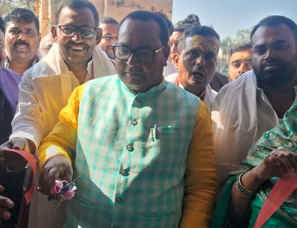 डुमरांव में केदार मल्टी स्पेशलिटी हॉस्पिटल का भव्य आगाज, जगदीशपुर विधायक ने किया उद्घाटन