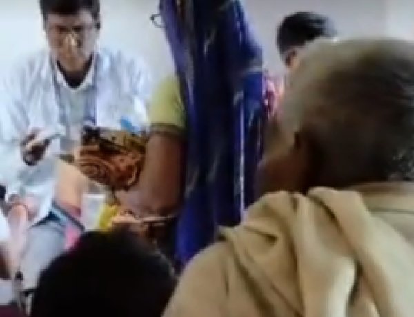 जलीलपुर में प्रशासन गांव की दहलीज पर, समस्याओं के समाधान को लगा बहु-विभागीय कैंप