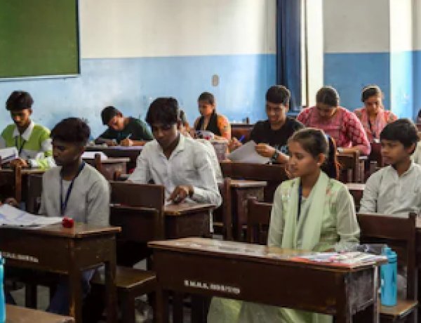 विज्ञान की परीक्षा शांतिपूर्ण संपन्न, दोनों पालियों में उपस्थिति रही बेहतर