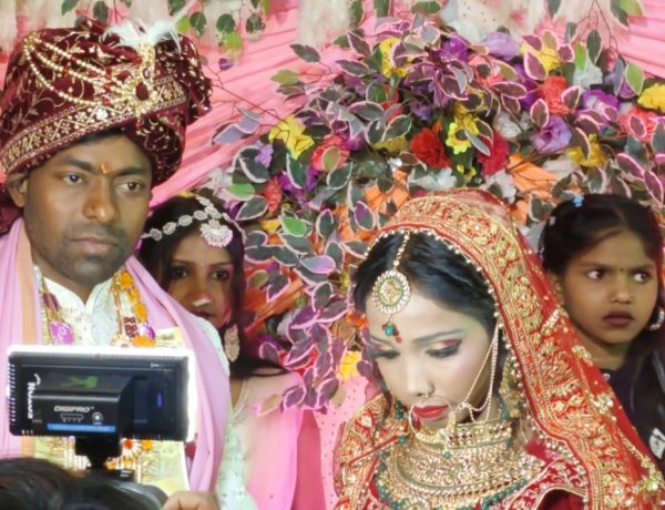 बक्सर में जयमाल के दौरान आशिक ने मारी गोली, हालत नाजूक