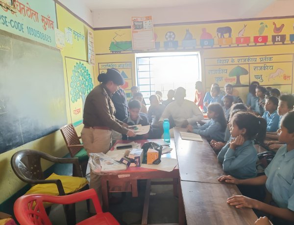 पुलिस–समाज संवाद की मिसाल: मुंगांव स्कूल में प्रतियोगिताओं से बढ़ा बच्चों का आत्मविश्वास