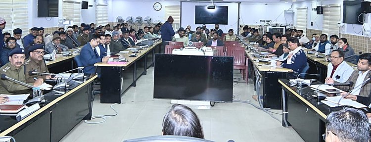 इंटरमीडिएट परीक्षा की सख्ती परखी: डीएम ने केंद्रों का औचक निरीक्षण, कदाचार पर जीरो टॉलरेंस