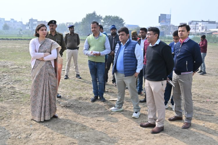डीएम साहिला ने बक्सर नगर परिषद क्षेत्र की योजनाओं का किया निरीक्षण, गुणवत्तापूर्ण कार्य और अतिक्रमण हटाने के निर्देश