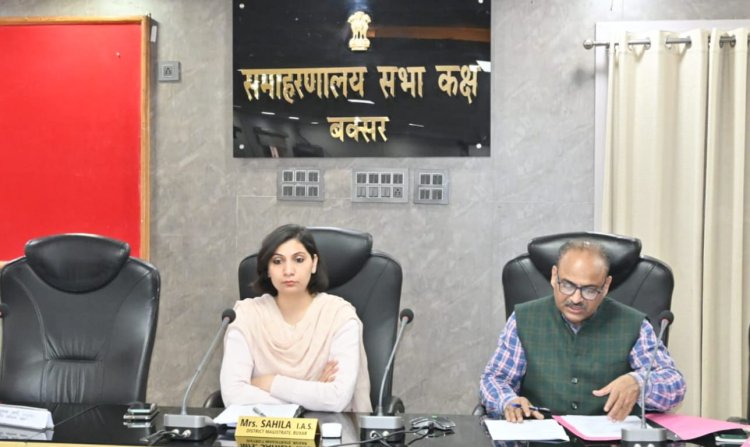 लोक शिकायतों पर सख्त दिखीं डीएम साहिला, तीन मामलों का मौके पर निपटारा