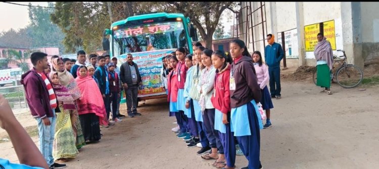 अनुसूचित जाति मध्य विद्यालय केसठ के छात्र शैक्षणिक परिभ्रमण पर राजगीर रवाना
