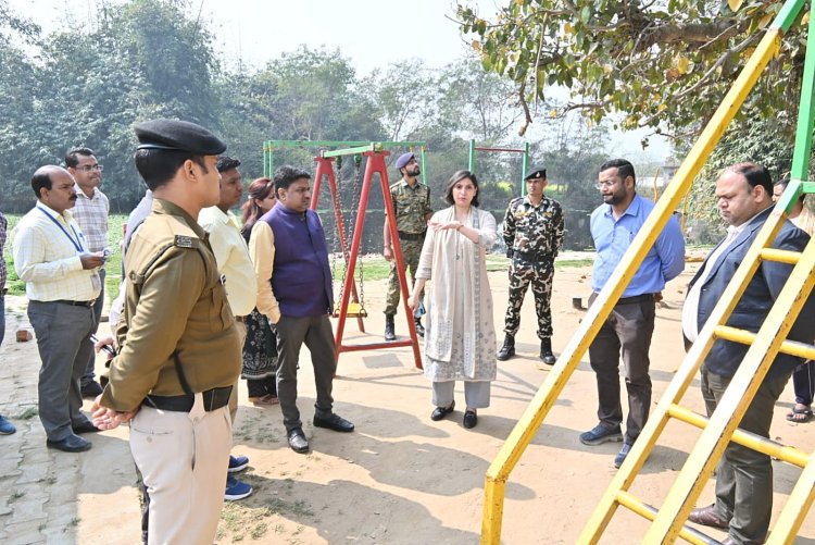 निर्माणाधीन पंचायत सरकार भवन निमेज का डीएम ने किया निरीक्षण, गुणवत्ता व समय सीमा पर सख्त निर्देश