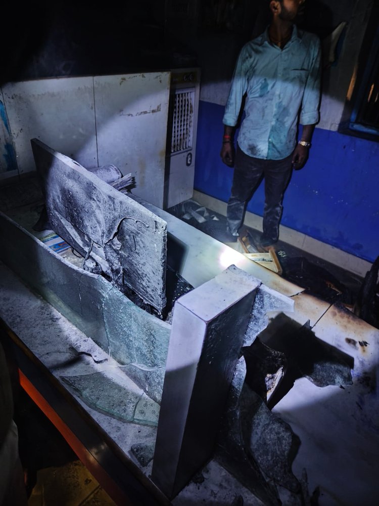 शॉर्ट सर्किट से सुलगी बैंक ऑफ इंडिया शाखा, कंप्यूटर व दस्तावेज जले