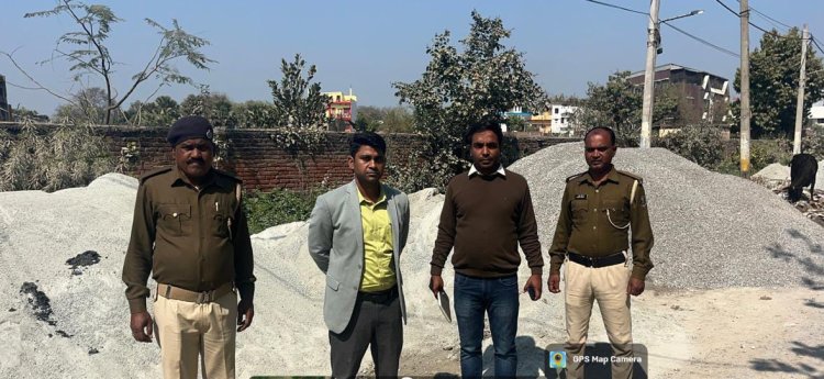 सड़क किनारे बालू-गिट्टी रखने पर प्रशासन का शिकंजा