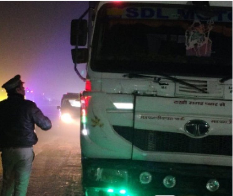 टोल प्लाजा पर जाम के बाद पुलिस सख्त, 22 ट्रेलर चालकों पर कार्रवाई