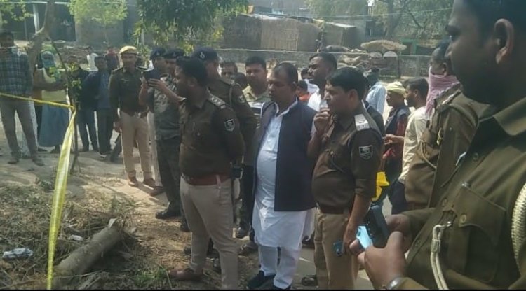 चक्की में स्कूल के पास बोरे में बंद मिली युवती की लाश, गुमशुदगी पर थाने की चुप्पी पर उठे सवाल