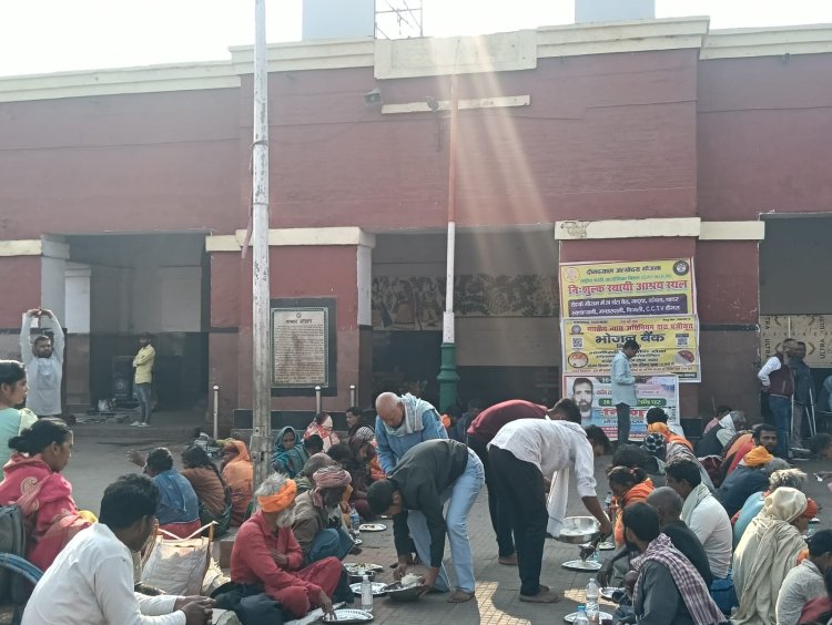 स्व. शशि यादव की पुण्यतिथि पर जरूरतमंदों को परोसा गया सम्मान का प्रसाद