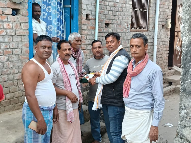 रोजा के पवित्र माह में समाजसेवी जुगनू दुबे ने बांटी राहत सामग्री, दिया भाईचारे का संदेश