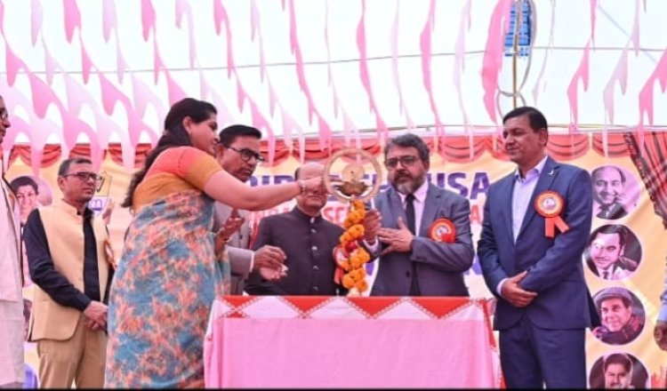 तालियों, ठहाकों और तिरंगे रंगों के बीच गूंजा चौसा कैम्ब्रिज का वार्षिकोत्सव