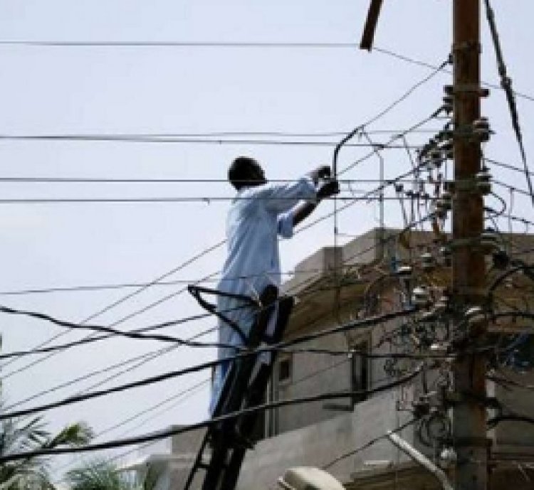 बिजली चोरी पर सख्ती: ठठेरी बाजार में छापेमारी, आरोपी पर जुर्माना व प्राथमिकी