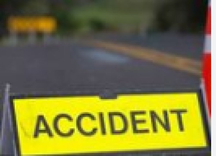 पुराना भोजपुर में ट्रक व ई-रिक्शा की टक्कर, आधा दर्जन जख्मी, एक गंभीर