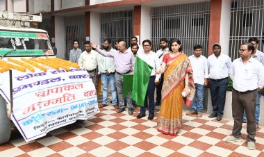 बक्सर में चापाकल मरम्मति अभियान की शुरुआत, डीएम ने टीमों को दिखाई हरी झंडी