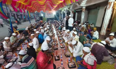 काजीपुर में इफ्तार से गूंजा भाईचारे का संदेश, रोजेदारों के साथ सैकड़ों लोग हुए शामिल