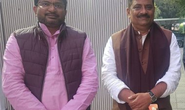 डुमरांव की जनसमस्याओं को लेकर जदयू नेता रवि उज्ज्वल कुशवाहा ने सांसद संजय झा से की मुलाकात