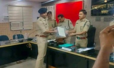 कड़ी पुलिसिंग का असर: ट्रक लूट का खुलासा, शराब-गांजा जब्ती और ट्रैफिक सुधार के लिए नया भोजपुर थानाध्यक्ष सम्मानित