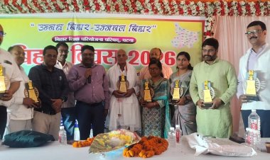 बिहार दिवस पर डुमरांव में सजी साहित्य की महफिल, छात्रों की प्रतिभा और कवियों की वाणी ने बांधा समां