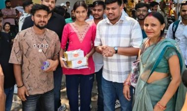 रेंका की मुस्कान बनी बिहार की शान: मैथ में 100 लाकर हासिल किया 8वां रैंक