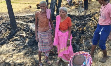 सोनपा में आग का कहर: पलभर में राख हुई 7 झोपड़ियां, तीन परिवार सड़क पर