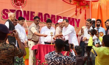 स्टेपिंग स्टोन एकेडमी का वार्षिकोत्सव धूमधाम से सम्पन्न, रंगारंग प्रस्तुतियों से गूंजा विद्यालय परिसर