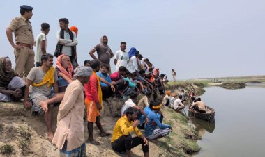 गंगा के भागड़ में नाव पलटी, एक किशोरी लापता, बाल-बाल बची दर्जनभर महिलाएं