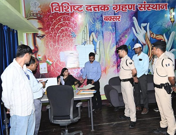 विशिष्ट दत्तक ग्रहण संस्थान का डीएम ने किया औचक निरीक्षण