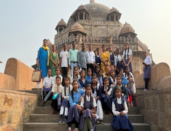 बिहार दर्शन योजना से छात्राओं को मिला इतिहास और आस्था से जुड़ने का अवसर