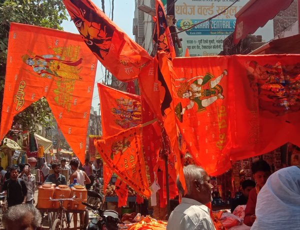 भगवा रंग में रंगा डुमरांव, महाबीरी झंडा जुलूस को लेकर उत्साह चरम पर