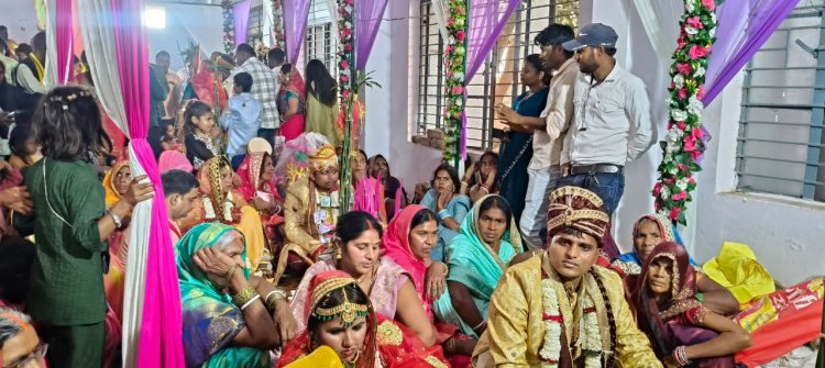 मांगलिक गीतों और वैदिक मंत्रोच्चार से गूंजा जंगलीनाथ शिवमंदिर, 11 जोड़ों ने थामे एक-दूजे के हाथ