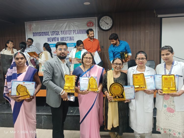 डुमरांव में परिवार नियोजन अभियान को मिली नई रफ्तार, डॉ प्रेमा कुमारी को मिला सम्मान