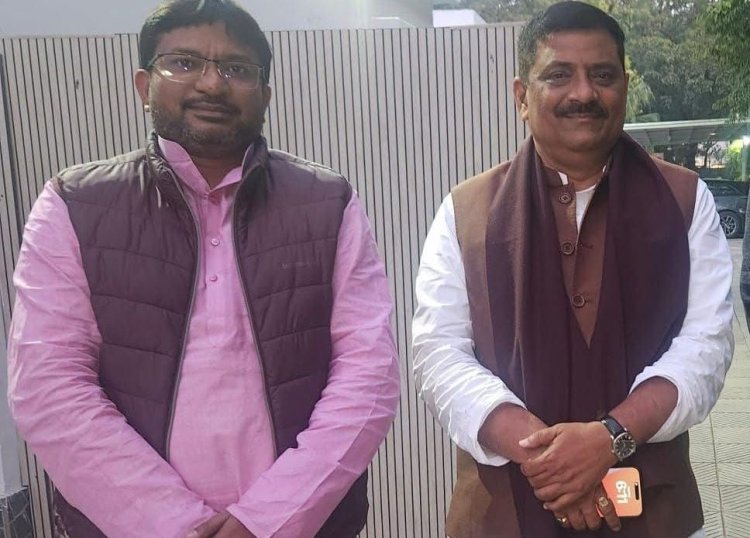 डुमरांव की जनसमस्याओं को लेकर जदयू नेता रवि उज्ज्वल कुशवाहा ने सांसद संजय झा से की मुलाकात