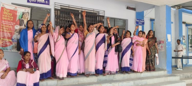 आठ माह से मानदेय नहीं, फूटा आशा कर्मियों का गुस्सा; राजपुर सीएचसी में ठप रही ओपीडी