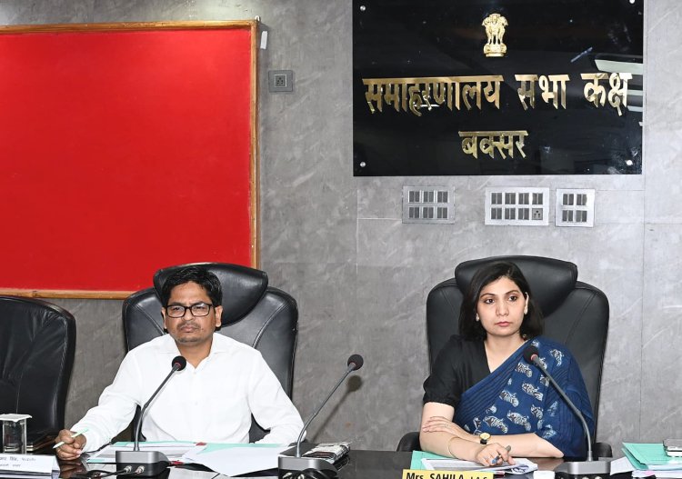 राजस्व वसूली में तेजी लाने का डीएम का निर्देश, बैठक से अनुपस्थित अधिकारी का एक दिन का वेतन स्थगित