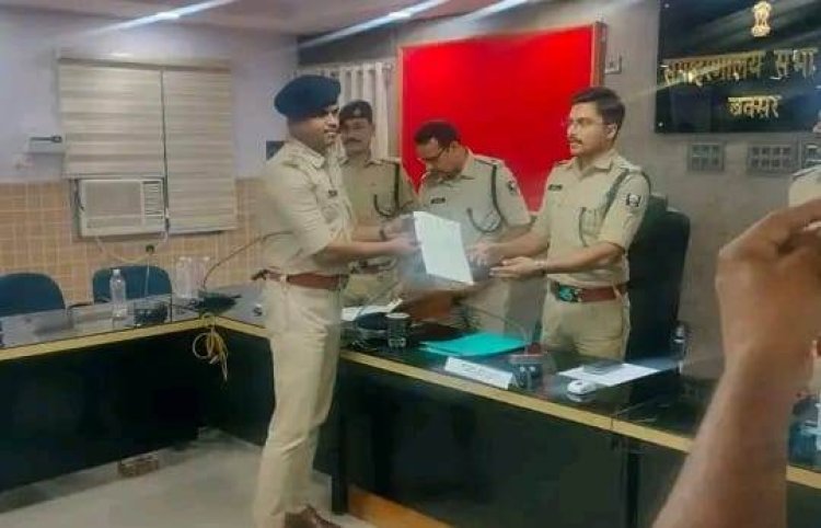 कड़ी पुलिसिंग का असर: ट्रक लूट का खुलासा, शराब-गांजा जब्ती और ट्रैफिक सुधार के लिए नया भोजपुर थानाध्यक्ष सम्मानित